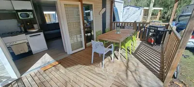 Cuisine ou kitchenette dans l'établissement Mobil home camping les Oyats