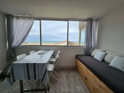 Coin salon dans l'établissement Appartement - vue mer Plage à pied - Capbreton