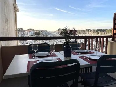 Balcon ou terrasse dans l'établissement Appartement Laurens Vue Port et Océan 4 pers
