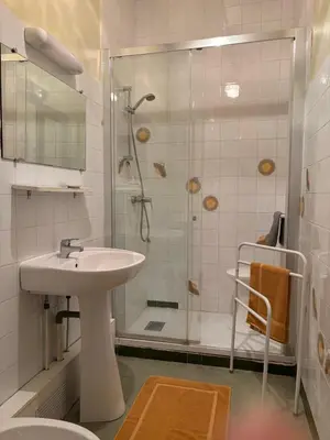 Salle de bains dans l'établissement Chateau du Rau apt2