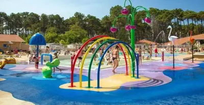 Piscine de l'établissement Mobil home Seignosse ou située à proximité