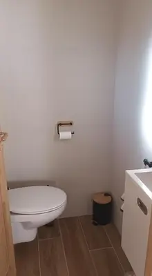 Salle de bains dans l'établissement Moulleau Jolie maison rénovée pour 9 personnes, avec jardin