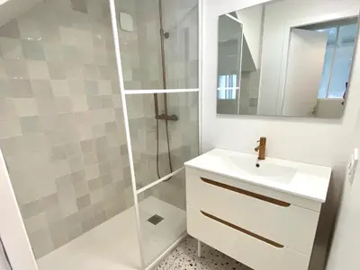 Salle de bains dans l'établissement Maison cosy, calme proche du port ostréicole