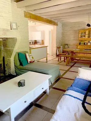 Coin salon dans l'établissement Belle maison de vacances indépendante, piscine et jardin privatifs & clôturés 30 minutes au sud Bordeaux