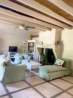 Télévision ou salle de divertissement dans l'établissement Belle maison de vacances indépendante, piscine et jardin privatifs & clôturés 30 minutes au sud Bordeaux