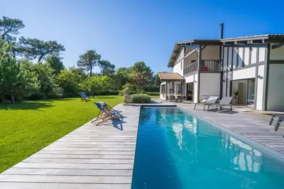 Piscine de l'établissement Pyla - Calme absolu - 5mn de la plage ou située à proximité