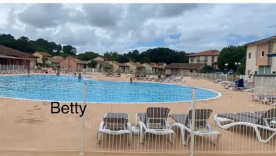 Piscine de l'établissement Villa Plaisir proximité Golf et océan ou située à proximité