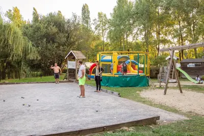 Aire de jeux pour enfants de l'établissement Cottage PARKS La Comtesse - Vacances nature & douceur landaise entre forêt, rivière et océan