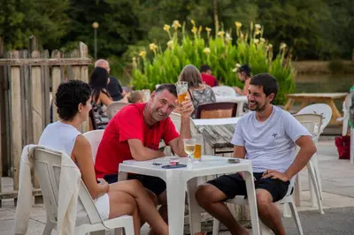 Boissons dans l'établissement Cottage PARKS La Comtesse - Vacances nature & douceur landaise entre forêt, rivière et océan