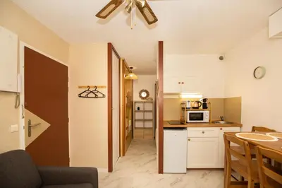 Cuisine ou kitchenette dans l'établissement Atlantic Selection - Studio La Sud - Piscine