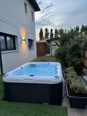Piscine de l'établissement La Seurinade Bassin d'Arcachon ou située à proximité