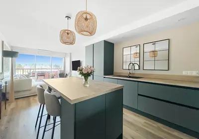Plan de l'établissement T3 moderne avec terrasse, piscine et parking privé