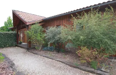 Jardin de l'établissement TI CASE Vacation - pool, lakes and forest by bike