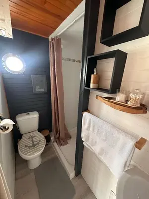 Salle de bains dans l'établissement Le Rivage Landais