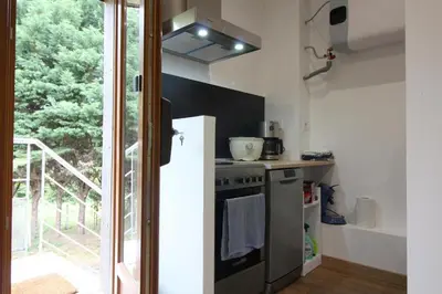 Cuisine ou kitchenette dans l'établissement Adishatz