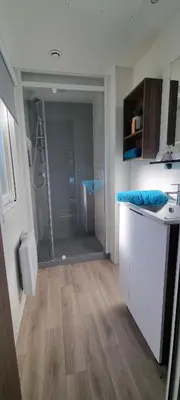 Salle de bains dans l'établissement Mobil-home Camping Les Oyats 4 Etoiles, Seignosse, Landes