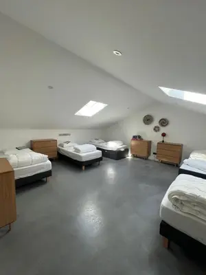 Un ou plusieurs lits dans un hébergement de l'établissement L'Arribera Villa luxe piscine foret Landes