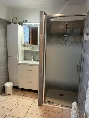 Salle de bains dans l'établissement Appartement t2 maisonette