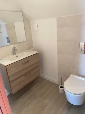 Salle de bains dans l'établissement Appartement T3