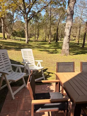 Jardin de l'établissement Maison villa Lilou , avec piscine, sur le golf, plage à 10 min à pied
