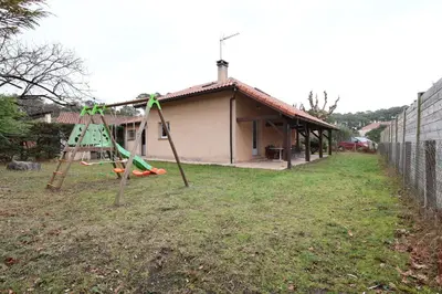 Aire de jeux pour enfants de l'établissement La Parenthèse Landaise –Maison 8 pers jardin