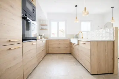 Cuisine ou kitchenette dans l'établissement Maison Lilio, rénovée calme et confort