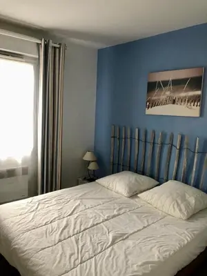 Un ou plusieurs lits dans un hébergement de l'établissement Maison familiale avec jardin, Biscarrosse lac à pied