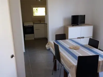 Cuisine ou kitchenette dans l'établissement Gîte de 50m² avec terrasse pour 4 personnes - API-1-52-650