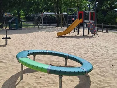 Aire de jeux pour enfants de l'établissement Mobil home confortable avec terrasse, 2 chambres - API-1-52-674