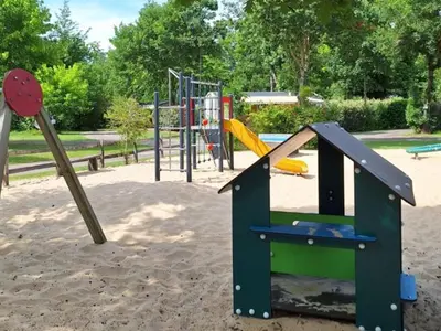 Aire de jeux pour enfants de l'établissement Mobil home confortable avec terrasse, 2 chambres - API-1-52-674