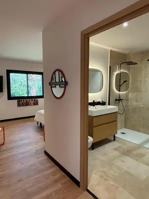 Salle de bains dans l'établissement Villa J