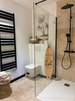 Salle de bains dans l'établissement Villa J
