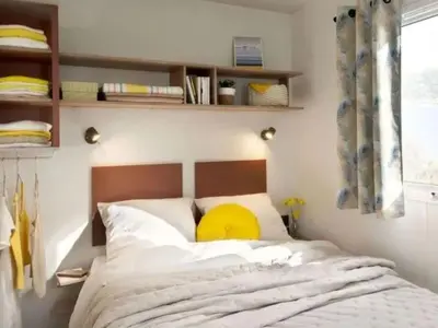 Un ou plusieurs lits dans un hébergement de l'établissement Mobil Home Confort 6 Pers avec Terrasse - API-1-52-1623
