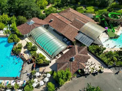 Piscine de l'établissement Mobil-home 6pers avec terrasse, Mézos - API-1-52-1625 ou située à proximité