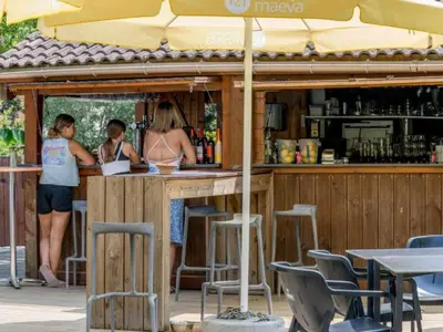 Boissons dans l'établissement Mobil-home 6 Pers, Terrasse Spacieuse - API-1-52-1639