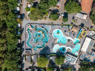 Piscine de l'établissement Mobil-Home Familial 6 Pers à Messanges - API-1-52-1651 ou située à proximité