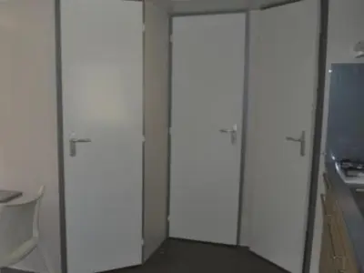 Salle de bains dans l'établissement Mobil Home Famille 6 Pers. avec Terrasse - API-1-52-1644