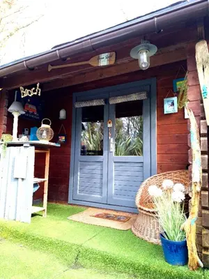 Jardin de l'établissement Cabane planquée tout confort, havre de paix , nature