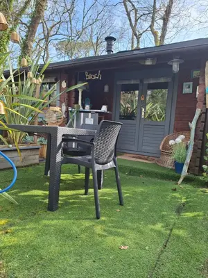 Jardin de l'établissement Cabane planquée tout confort, havre de paix , nature