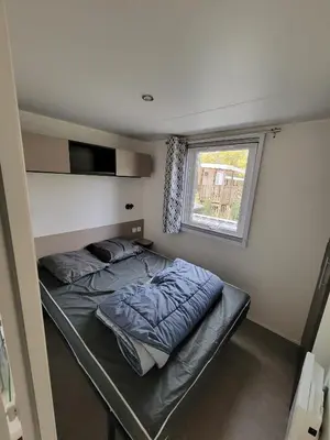 Un ou plusieurs lits dans un hébergement de l'établissement MH H24 3 chambres 1 salle de bain dans camping 4 étoiles