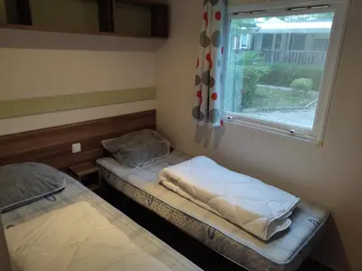 Un ou plusieurs lits dans un hébergement de l'établissement Mobil home climatisé confort