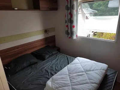 Un ou plusieurs lits dans un hébergement de l'établissement Mobil home climatisé confort