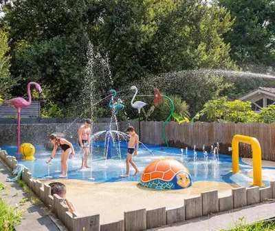 Piscine de l'établissement Sous le Sen Yan des Tropiques ou située à proximité