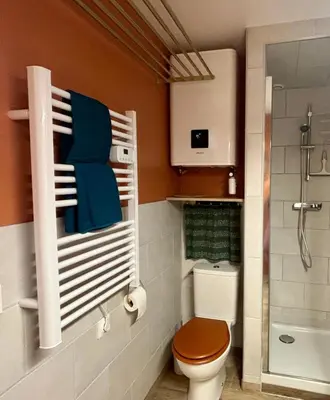 Salle de bains dans l'établissement Safari Private Beach, Terrace, Parking & Wifi 50m Océan Surf