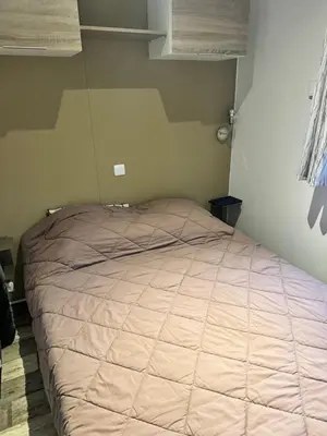 Un ou plusieurs lits dans un hébergement de l'établissement Mobil Home 6 à 8 personnes avec jardin
