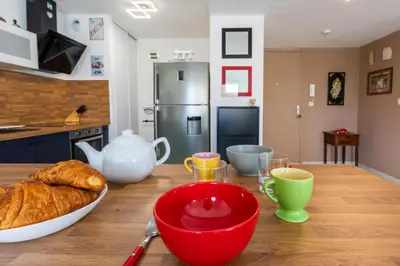 Cuisine ou kitchenette dans l'établissement Bel appartement, résidence avec piscine