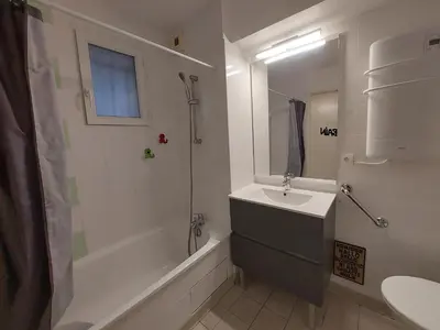Salle de bains dans l'établissement Allee Des Dunes C N32 3P6
