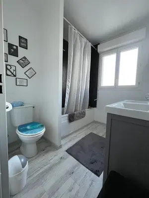 Salle de bains dans l'établissement Maison ville&océan&forêt