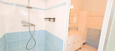 Salle de bains dans l'établissement Villa Cormoran - maison principale & deux dépendances au bord de l'Océan Atlantique - Villa 7 pièces 14 personnes - (Maison principale + 2 dépendances) MAE-0893