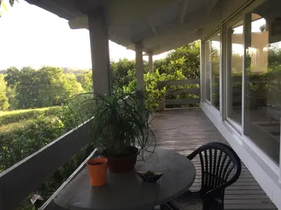 Balcon ou terrasse dans l'établissement Villa piscine urt